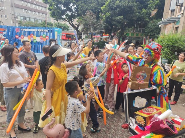 牛沙路社区举办“童心同行，安全‘童’享”嘉年华 50组亲子共度别样六一