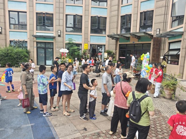 牛沙路社区举办“童心同行，安全‘童’享”嘉年华 50组亲子共度别样六一