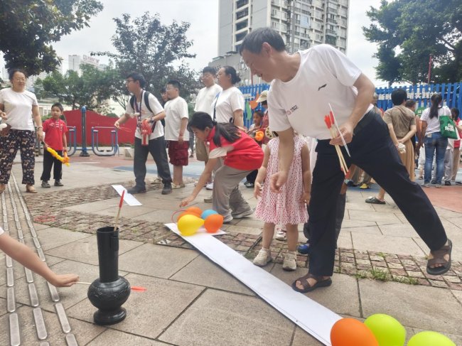 牛沙路社区举办“童心同行，安全‘童’享”嘉年华 50组亲子共度别样六一