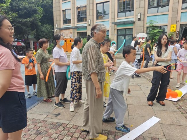 牛沙路社区举办“童心同行，安全‘童’享”嘉年华 50组亲子共度别样六一