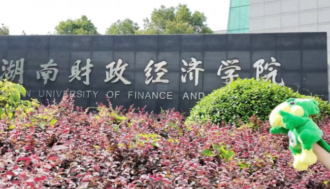 华邦制药联合老百姓大药房走进高校：户外蚊虫叮咬防护科普