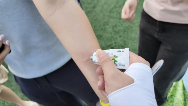 华邦制药联合老百姓大药房走进高校：户外蚊虫叮咬防护科普