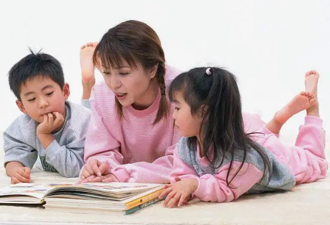 专为新手父母打造育儿宝典 科学陪伴守护孩子每一阶段成长