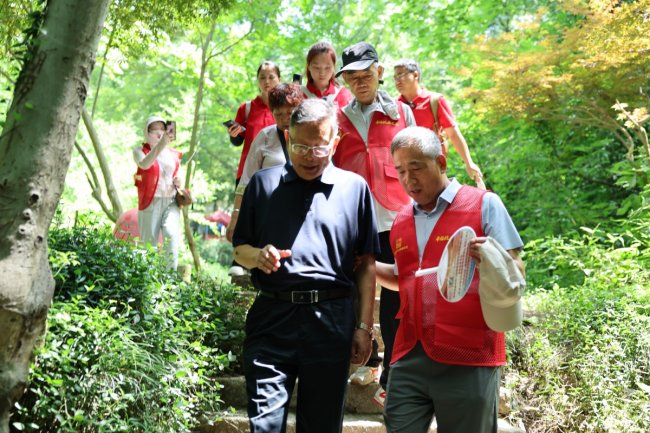 “踏山向愈，共赴新生”——第 16 届希福抗癌之星公益活动圆满收官