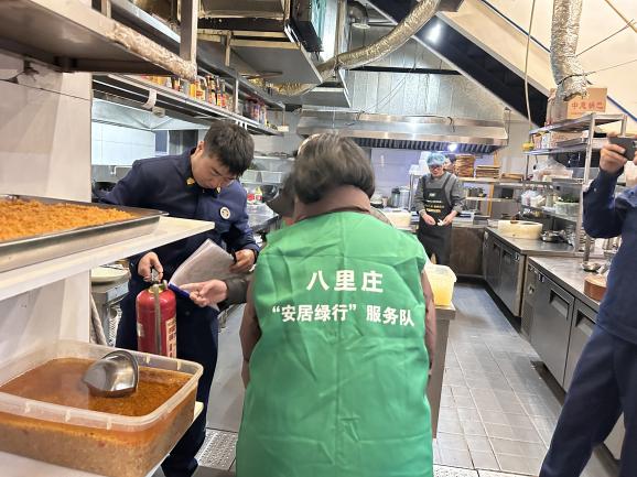 八里庄社区“消防志愿同行 筑牢安全防线”巡查第9张