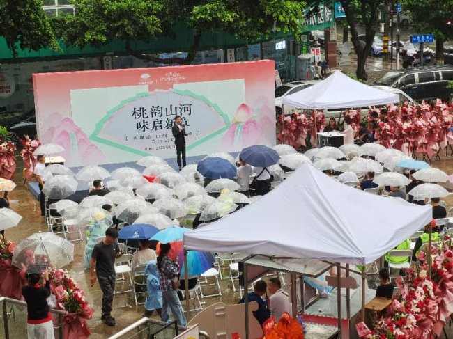 国内首家节气博物馆火锅“火糊涂”开业 喜逢“三节”