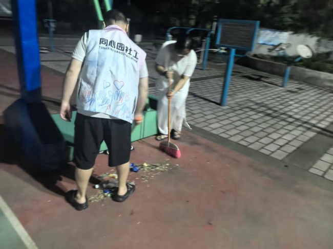 朝天慈善｜“观红色光影·扬慈善初心”陈家村慈善观影宣传活动