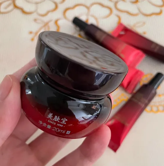 20岁熬夜党什么眼霜最好值得推荐?2026淡黑消肿抗皱专用测评