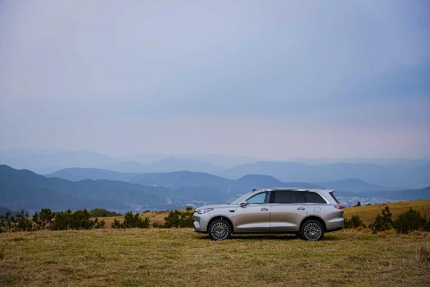 40万预算选大空间新能源SUV？这台车长近5.3米、转弯半径5.1米的六座旗舰，值得认真看看