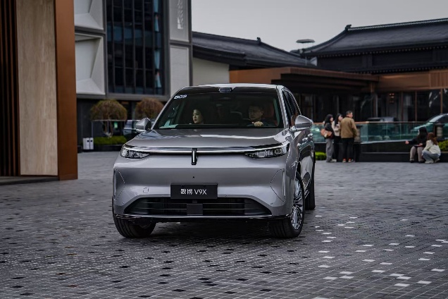 40万预算选大空间新能源SUV？这台车长近5.3米、转弯半径5.1米的六座旗舰，值得认真看看