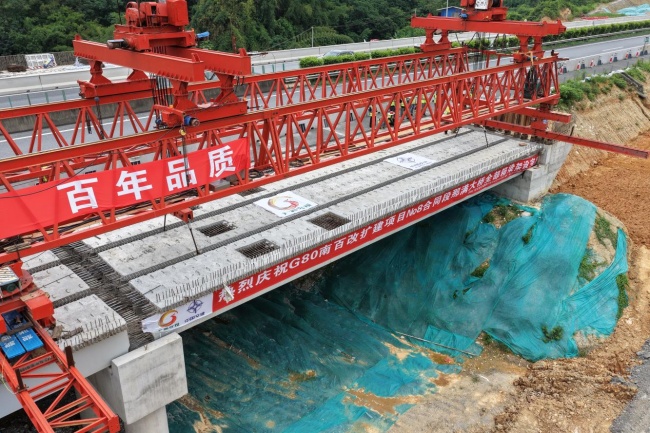 盛夏&ldquo;节&rdquo;报！广西G80广昆高速南宁至百色段改扩建项目首座大桥全幅贯通