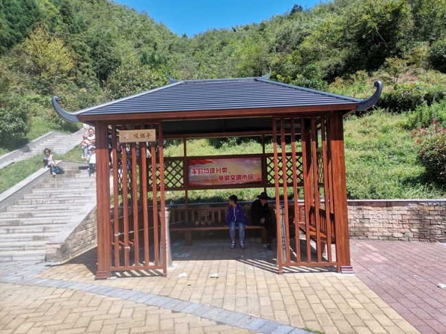 铝合金吸烟亭：街角协调小景观