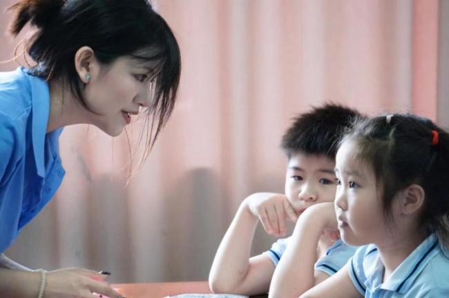 定格童梦向远方，光影留暖映乡音——江西服装学院“数据星航”志愿服务队开展关爱儿童志愿三下乡活动
