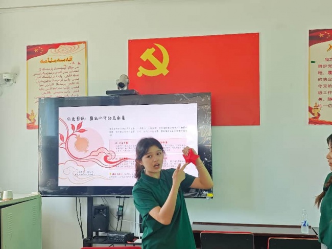 以青春之力润疆筑梦|骑车追赶的南疆女孩,道出推普活动的滚烫价值