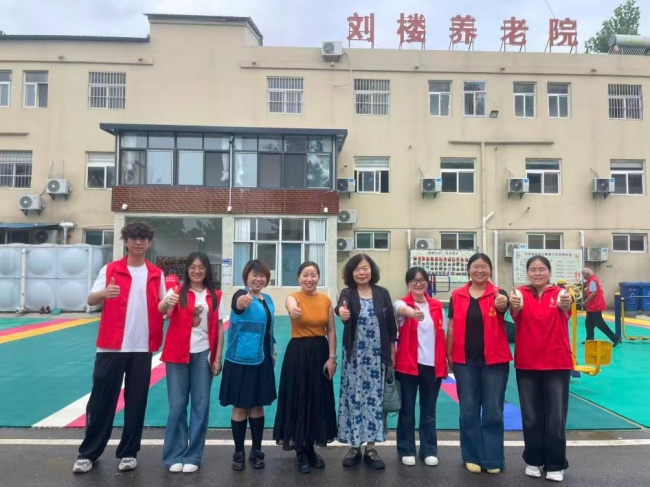 唱响银发乐章 淮北理工学院志愿服务队走进月亮湾老年活动中心开展文娱康养实践
