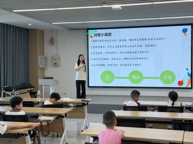 多彩课堂润童心，公益支教暖盛夏