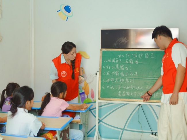 三下乡｜如何保护自己——“峨溶茶探”乡村振兴促进团赴贵凳村开展两性教育、反校园霸凌支教课堂