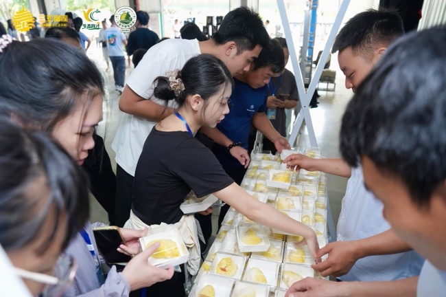 “榴”住夏天！育才特色农产品市集+榴莲嘉年华，解锁“热带风情”新玩法