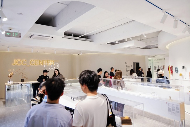 一场展览，16所院校、300件作品 濮院时尚古镇如何成为青年创作孵化场