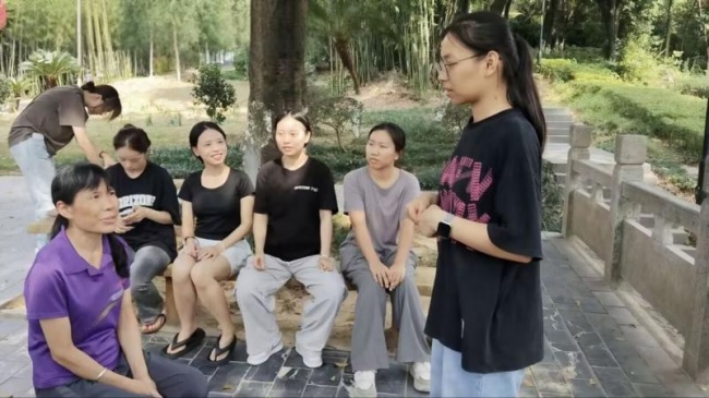 青春筑梦基层 同心共建家乡——右医学子扎