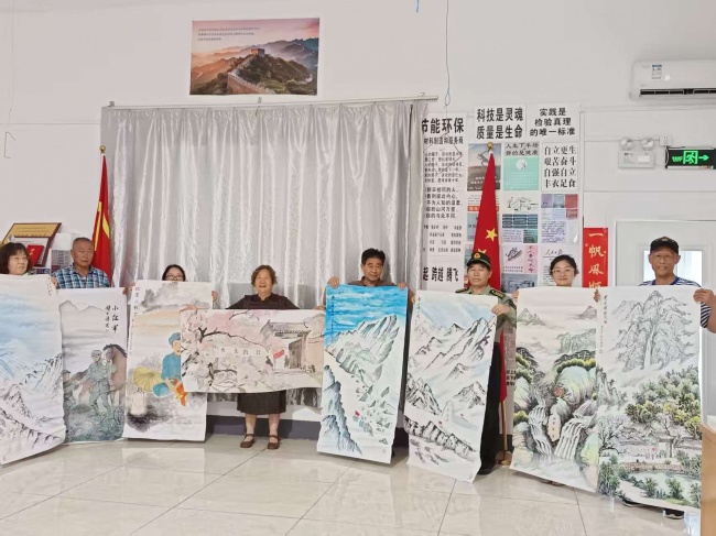 《以书画重温长征史诗 军民共绘红色画卷》