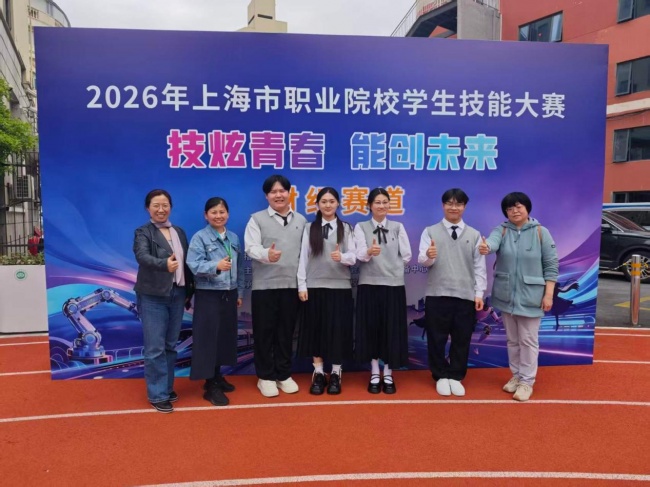 �Ϻ�����Уѧ���з�AI��˰���֣�����ǧ����廧