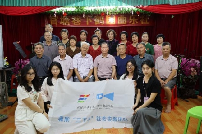 武汉传媒学院学子探访潮乡剧院:百年梨园起青春新“潮”(图3) 武汉传媒学院学子探访潮乡剧院:百年梨园起青春新“潮”(图3)
