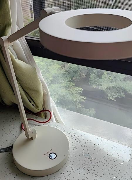 护眼台灯哪种好？好用护眼台灯热销款前十名分享，一次就选对