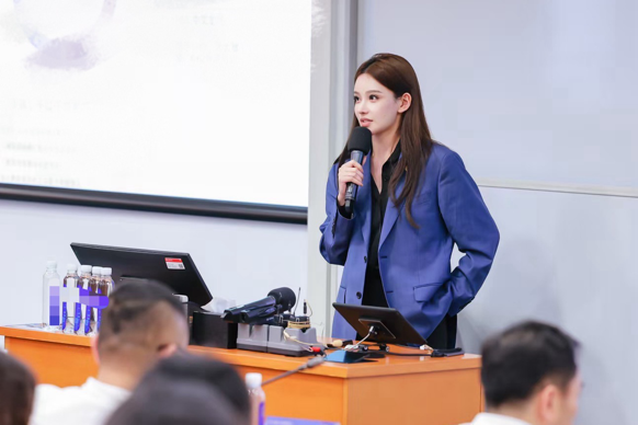 从头部券商分析师到私募基金经理，专注科技赛道的女性价值投资人