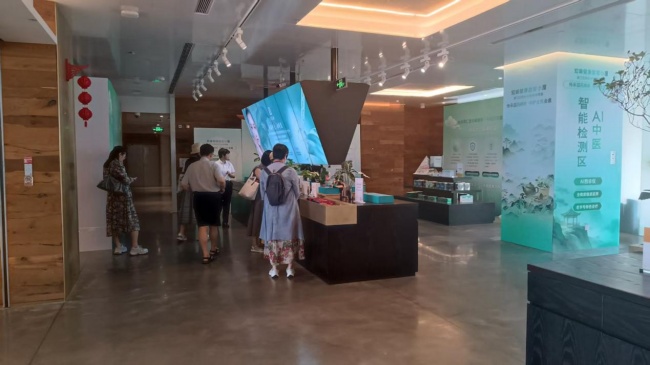 数智赋能岐黄 普惠健康大兴 大兴同仁堂知嘛健康中医药数智小屋打造家门口 AI 中医驿站