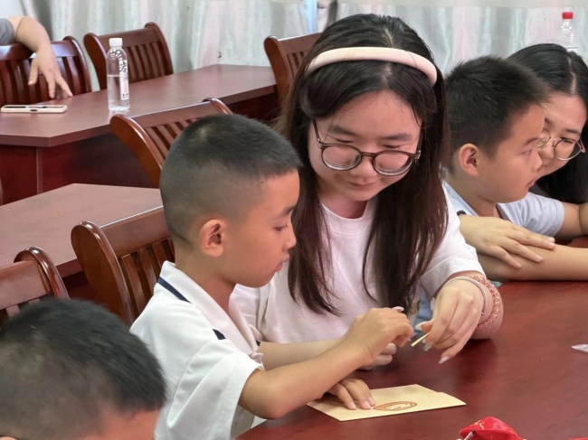 心灵树洞寄思念 亲情连线暖童心——志愿服务队暖心陪伴留守儿童