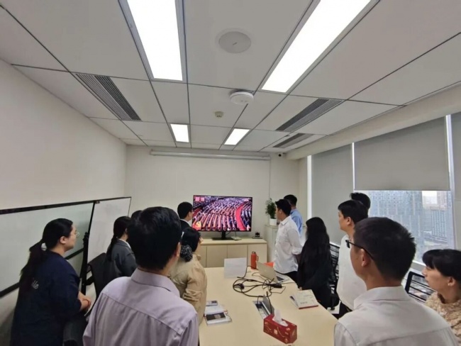 致敬先进典型,凝聚奋进力量——平安养老保险贵州分公司组织全体党员员工集中收看“七一”表彰大会直播