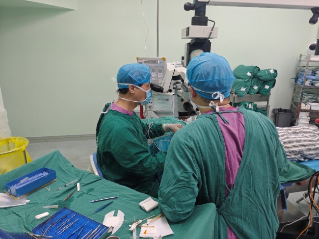重塑高清视觉！国产五级光效全视程人工晶状体在安徽合肥完成首批植入