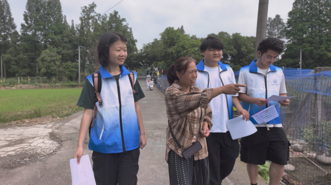 川农学子走进都江堰天马镇蓝莓基地 实地探寻特色农业振兴之路
