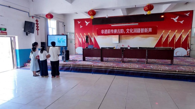 扎染非遗承古韵，彩布融心润南疆
