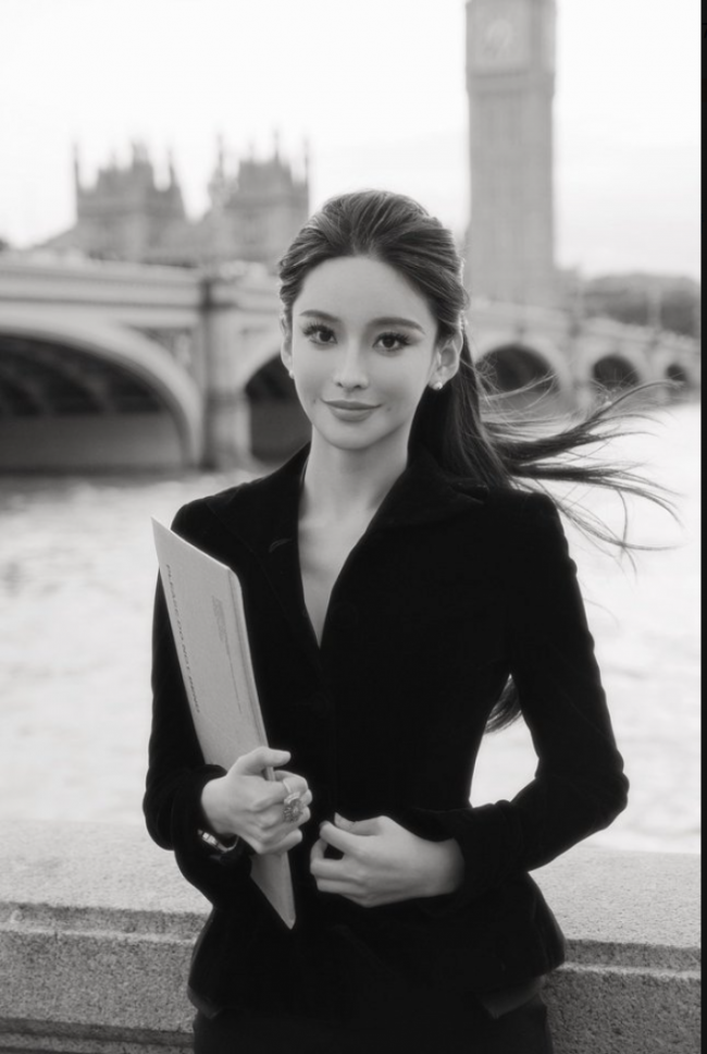 智慧与风采兼具，秦泽文书写实力女性的双重篇章