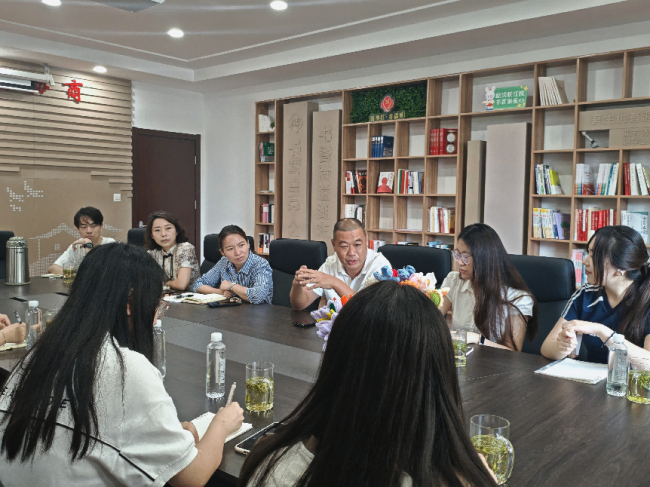 苏州城市学院法学学子走进湖东社区，调研邻
