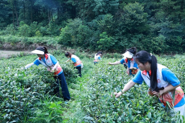 贵州师范学院“青心黔行”志愿服务队赴拐比