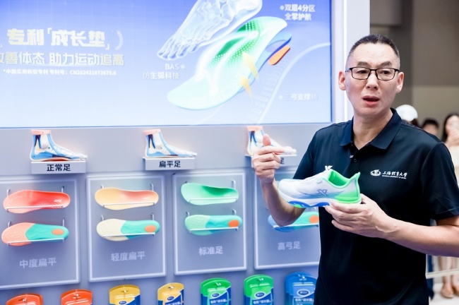 足球国际级裁判马宁跨界助阵！特步少年运动追高公开课合肥站开讲，探寻少年科学运动追高密码