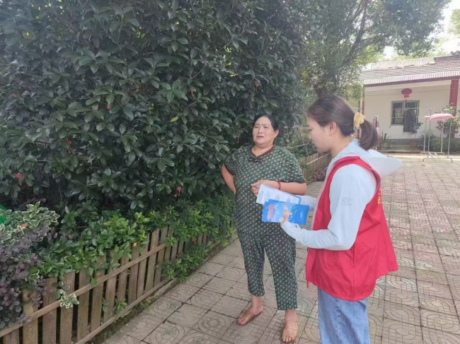 入户走访暖民心 青春实践助乡兴——三下乡