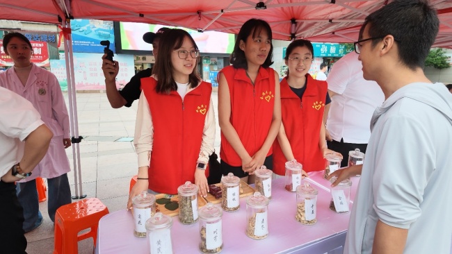 青春“药”担当，惠民暖乡行 ——承德医学院“丹心惠民，药暖乡行”暑期社会实践服务队三下乡实践圆满收官