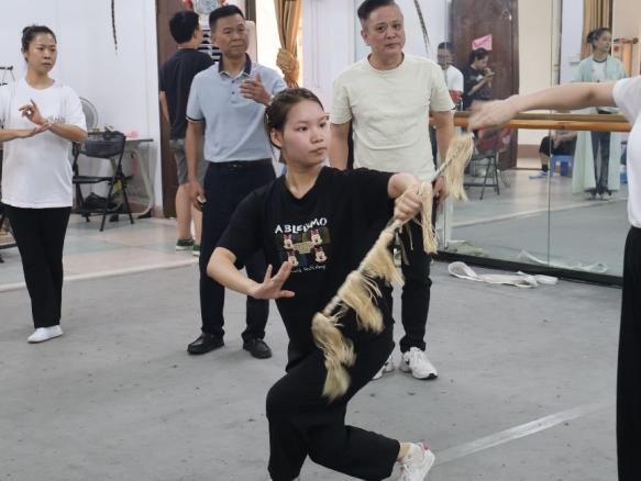 踏访潮州寻戏脉，AI赋能传新声——武汉传媒学院学子三下乡纪实