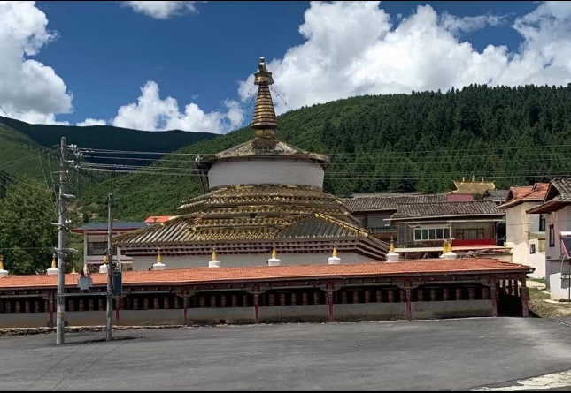 踏访雪山草甸：在川西高原触摸长征的苦难与