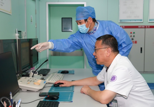 钟吾医院重症救治：多学科协同筑生命防线