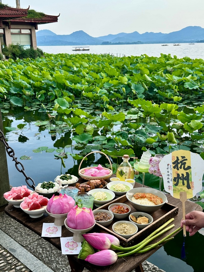 2026李百蟹(西湖天书楼店)蟹黄拌面与糖水搭配测评