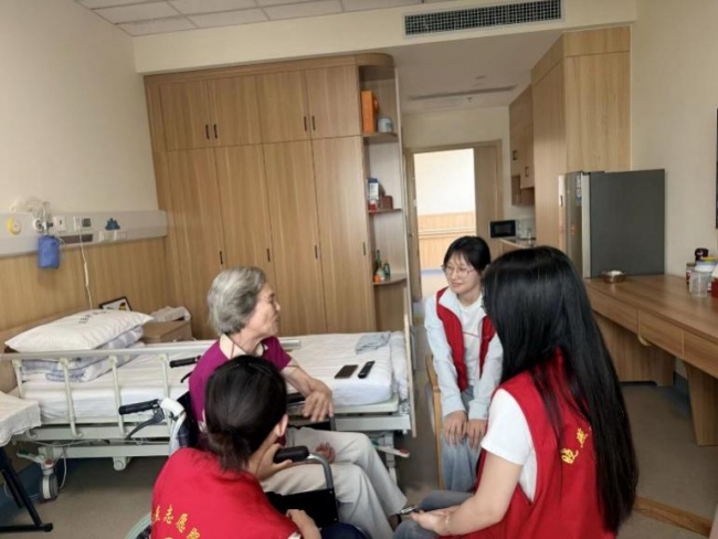 康养一线践初心——长江职业学院“心灵通”