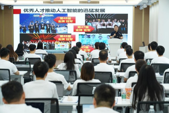 北大教授亲授师资覆盖，编程猫打造 