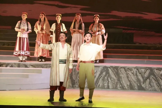原创音乐剧《日出渤海耀天山》 在第七届全国少数民族文艺会演首演成功
