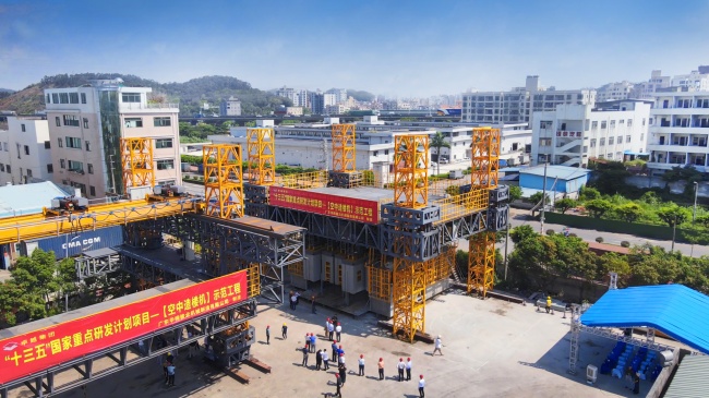 超高层造楼装备如何选：顶模厂家的技术考量