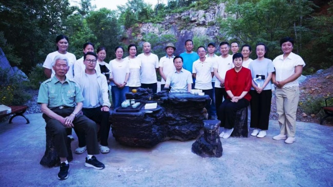 躬耕心性传正道，以文为师暖众生——教师节致敬开心文化引领人李元老师